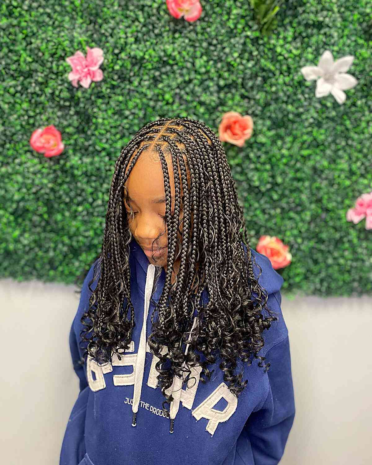 Charity braids without medium -length knot with the middle part