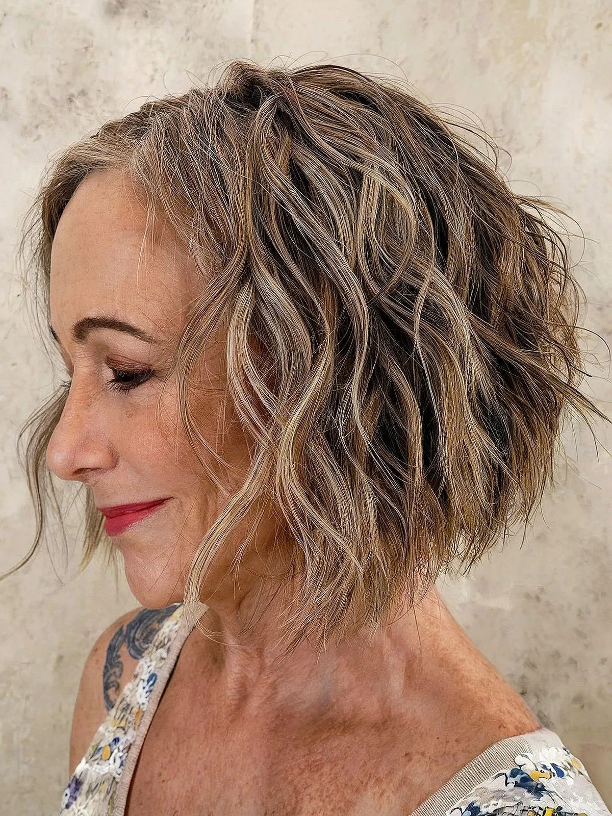 Wavy Bob Hairstyle for Women 60