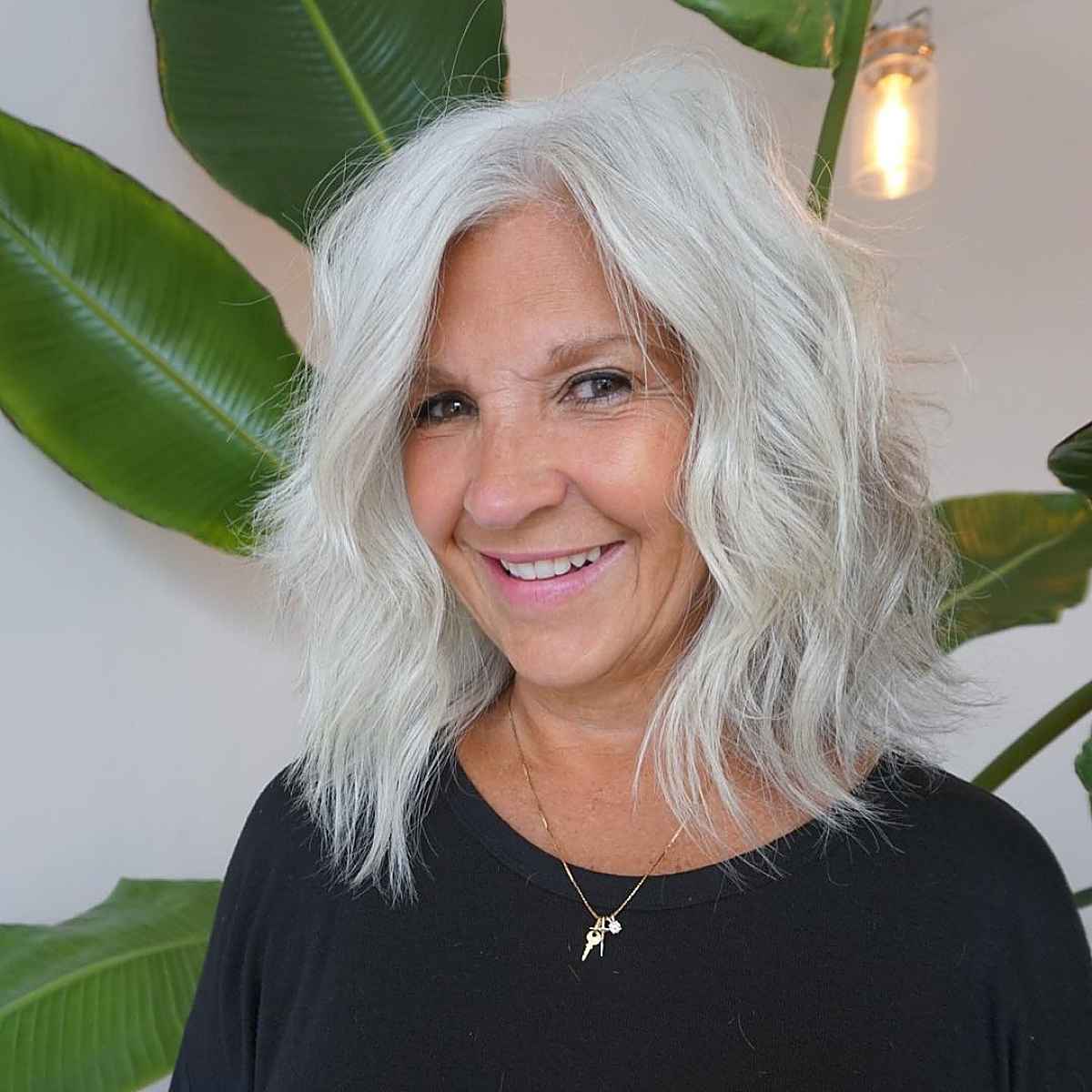 Employed chaos, more than 60 women with wavy hair