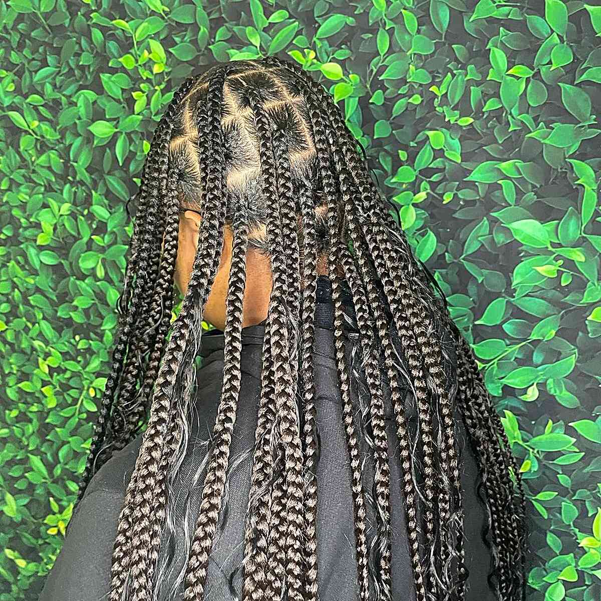 Long-Length Knotless Stitch Box Braids with Wavy Strands