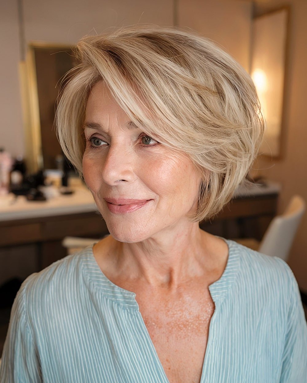 Bob hair cut with a crown raising more than 60 and medium -length layers