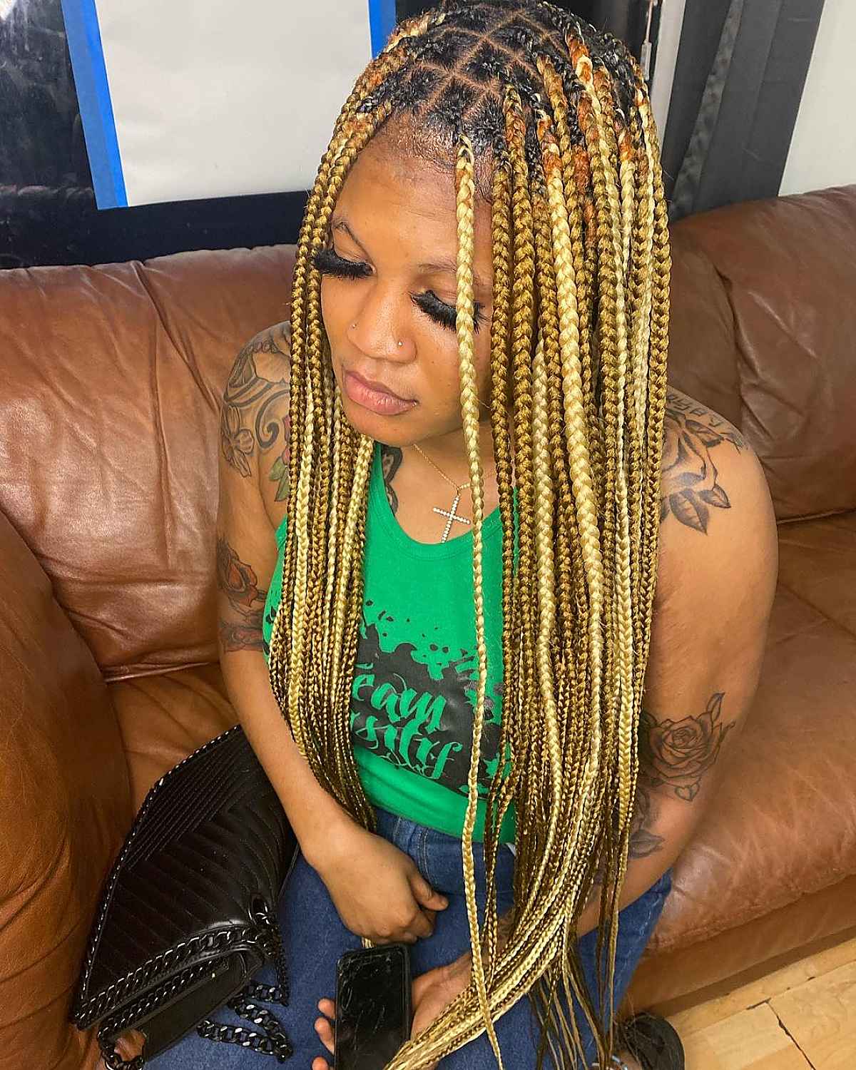 Square braids without blonde knot