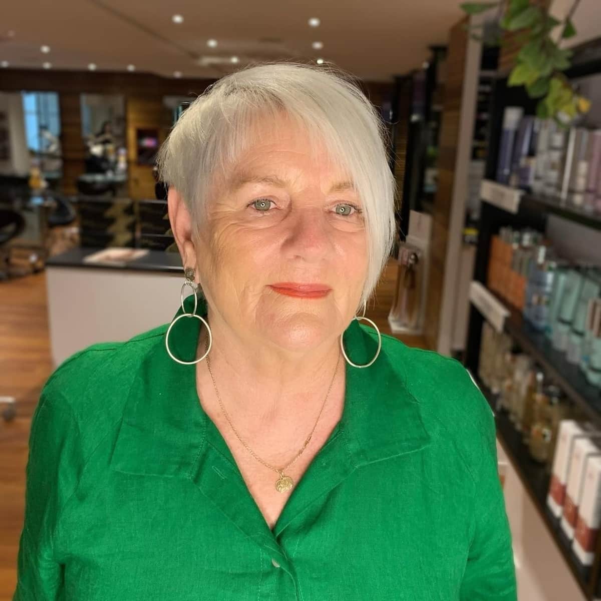 Pixie is a long volatile with explosions for women in the 1960s with gray hair