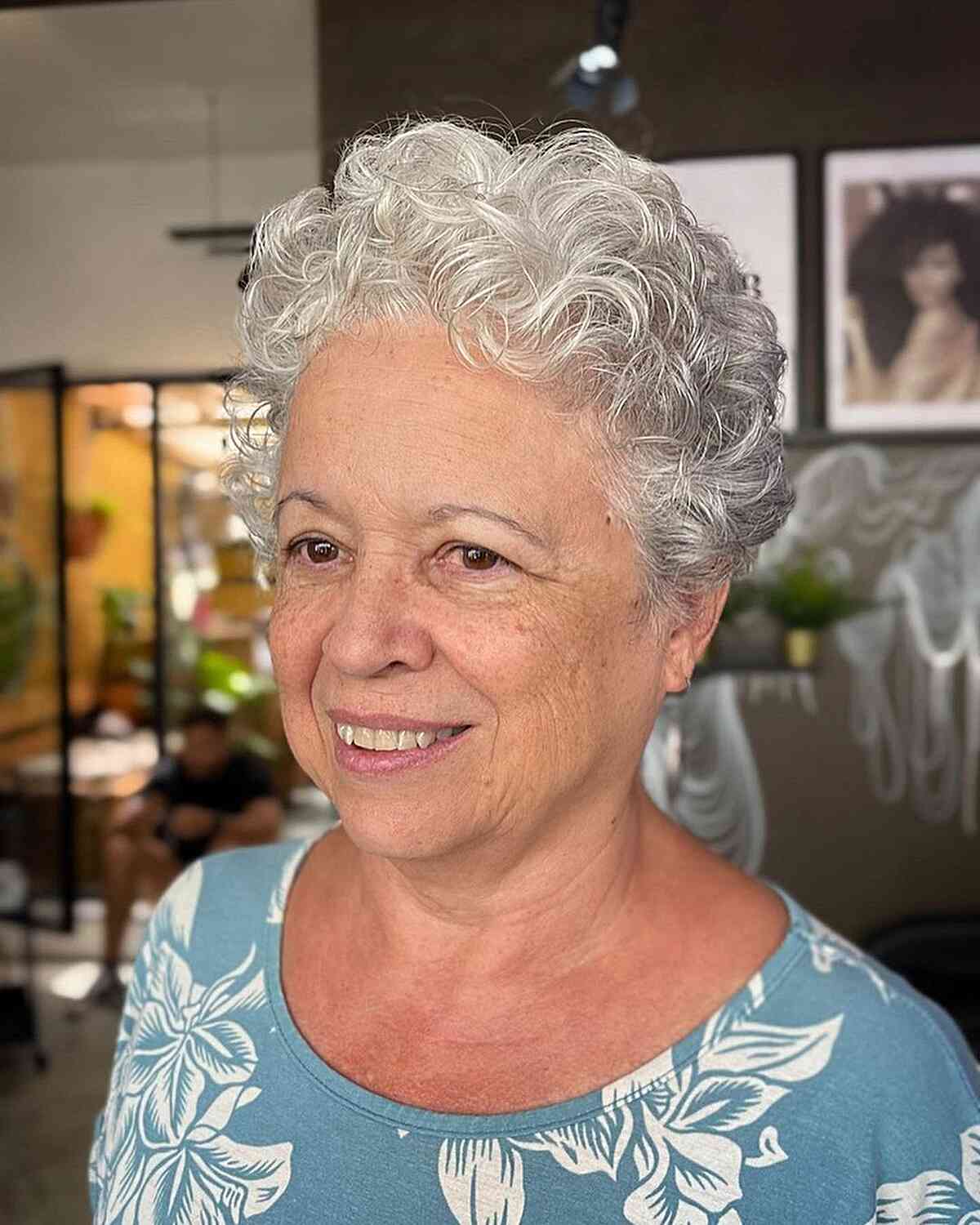 Low -maintenance pixse cuts curly hair on older women over 60 round faces
