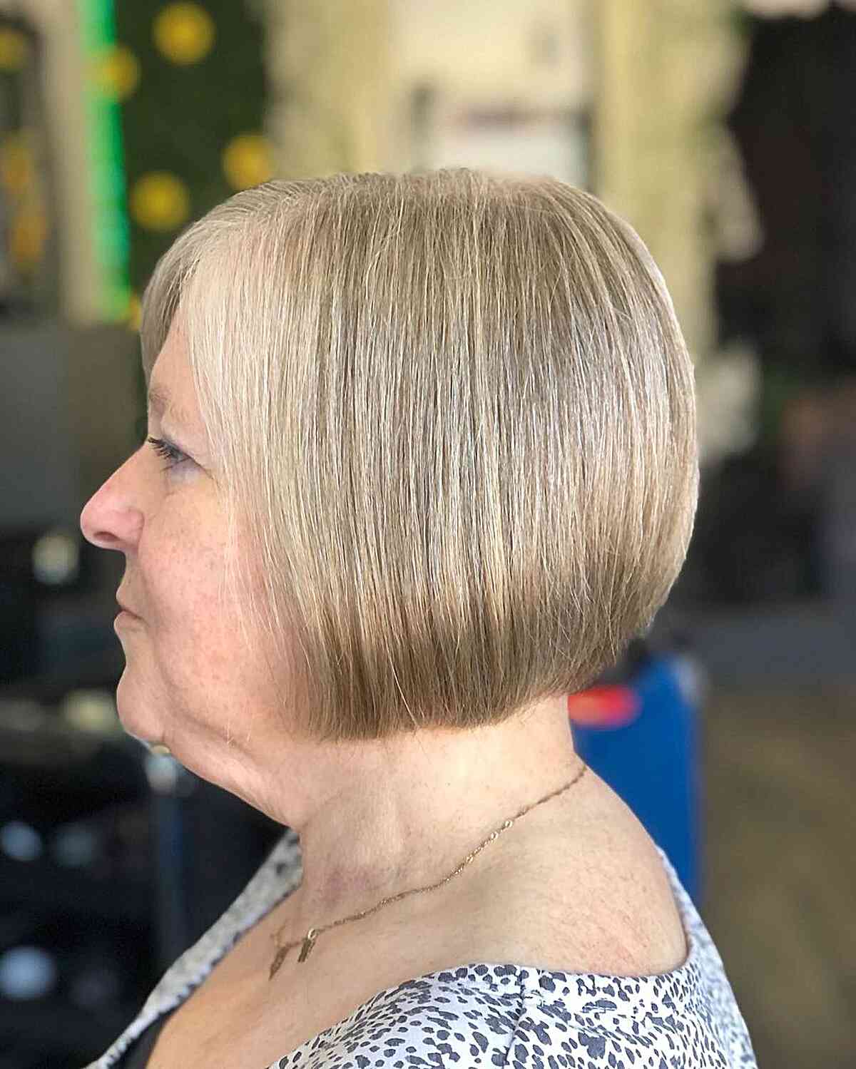 The elegant jawline bob with sharp ends for mature women over 60
