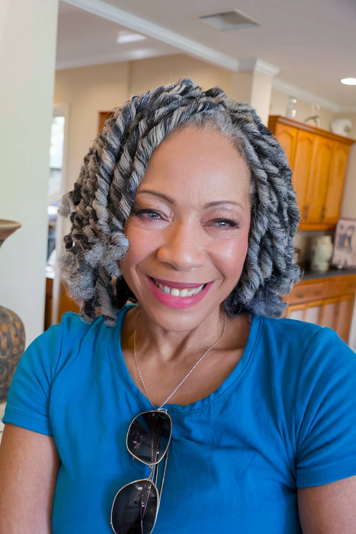 Short natural gray hairstyle for black women more than 60