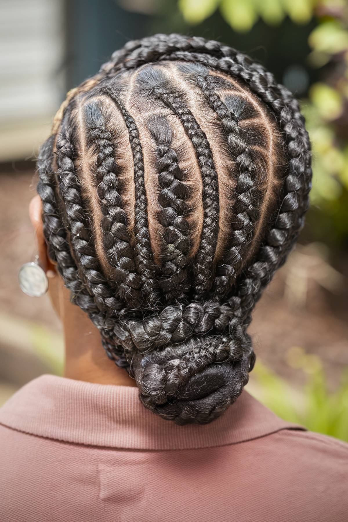 Corno hairstyle with a low -bucket brake for black women more than 60