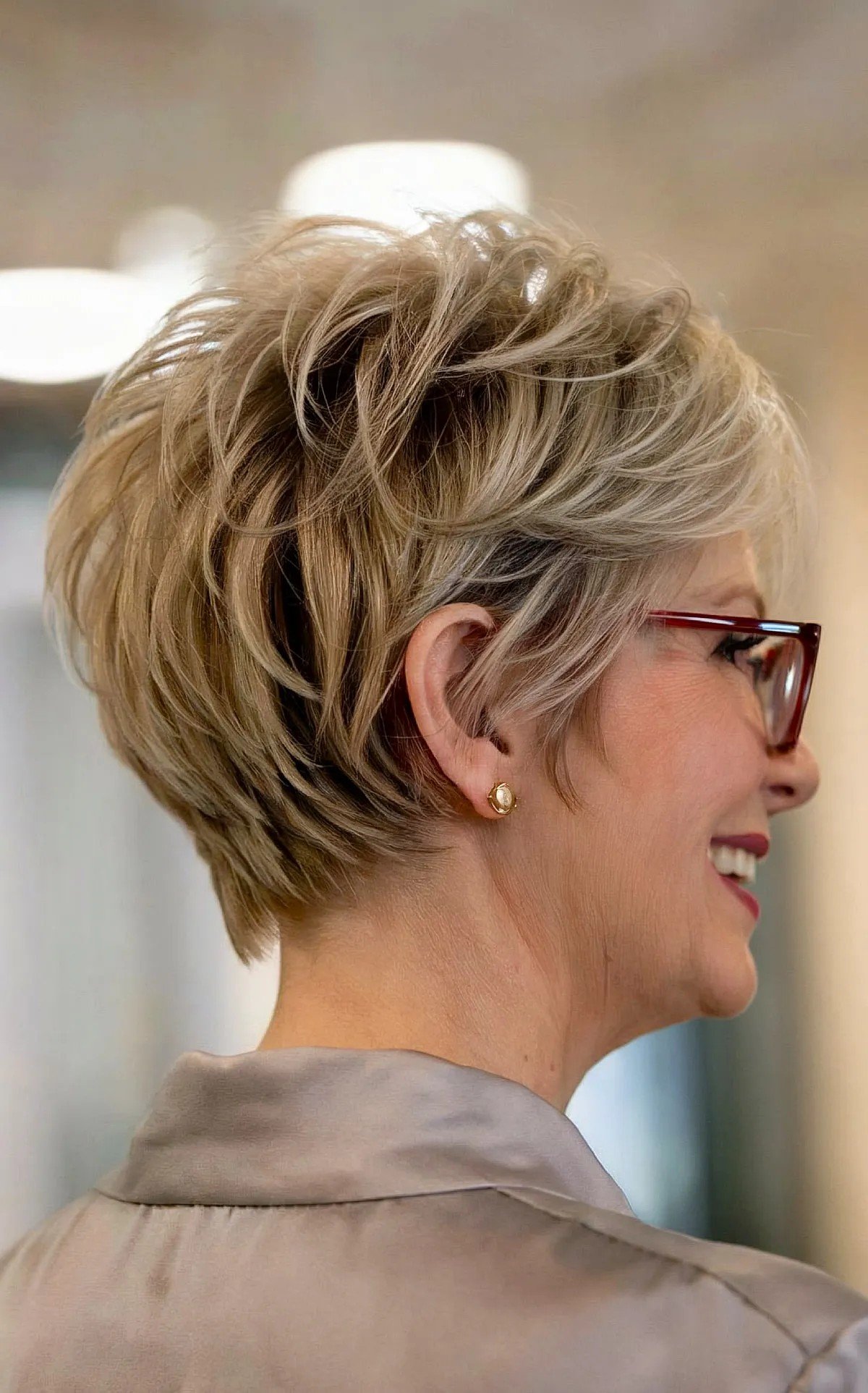 Bixi cuts with short feather with a pointed Nape for women between the ages of 60