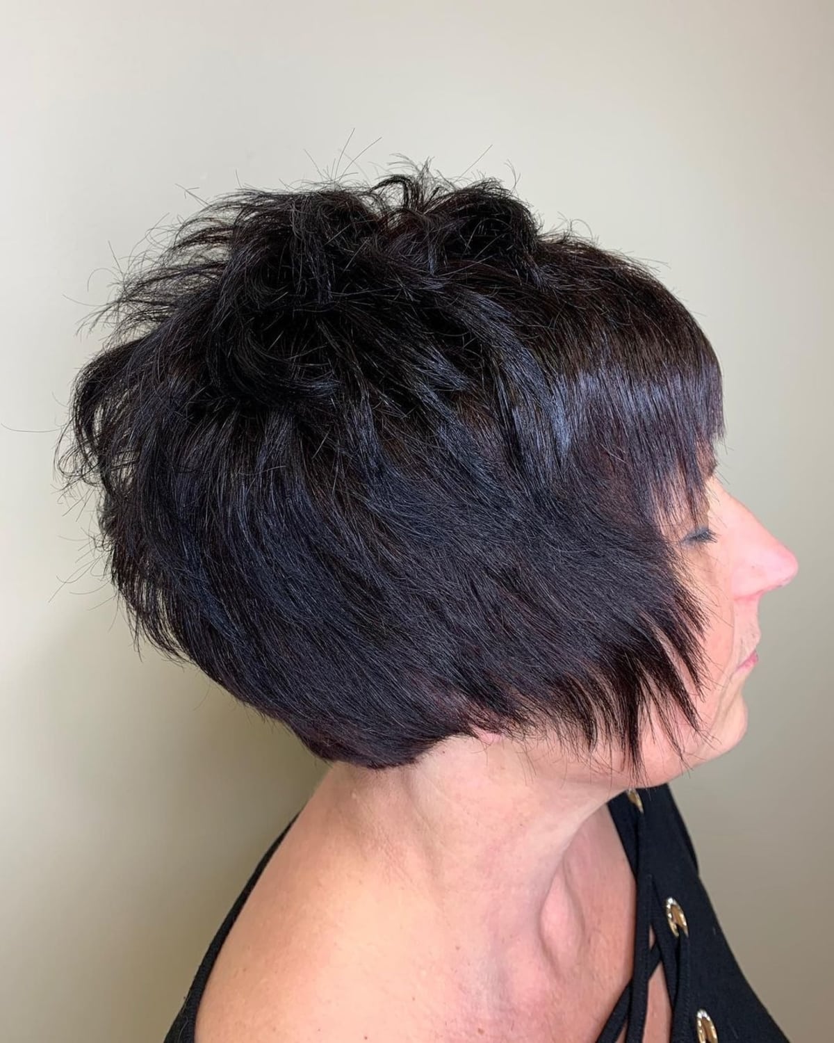 The youngest appearance is separate and elegant cut