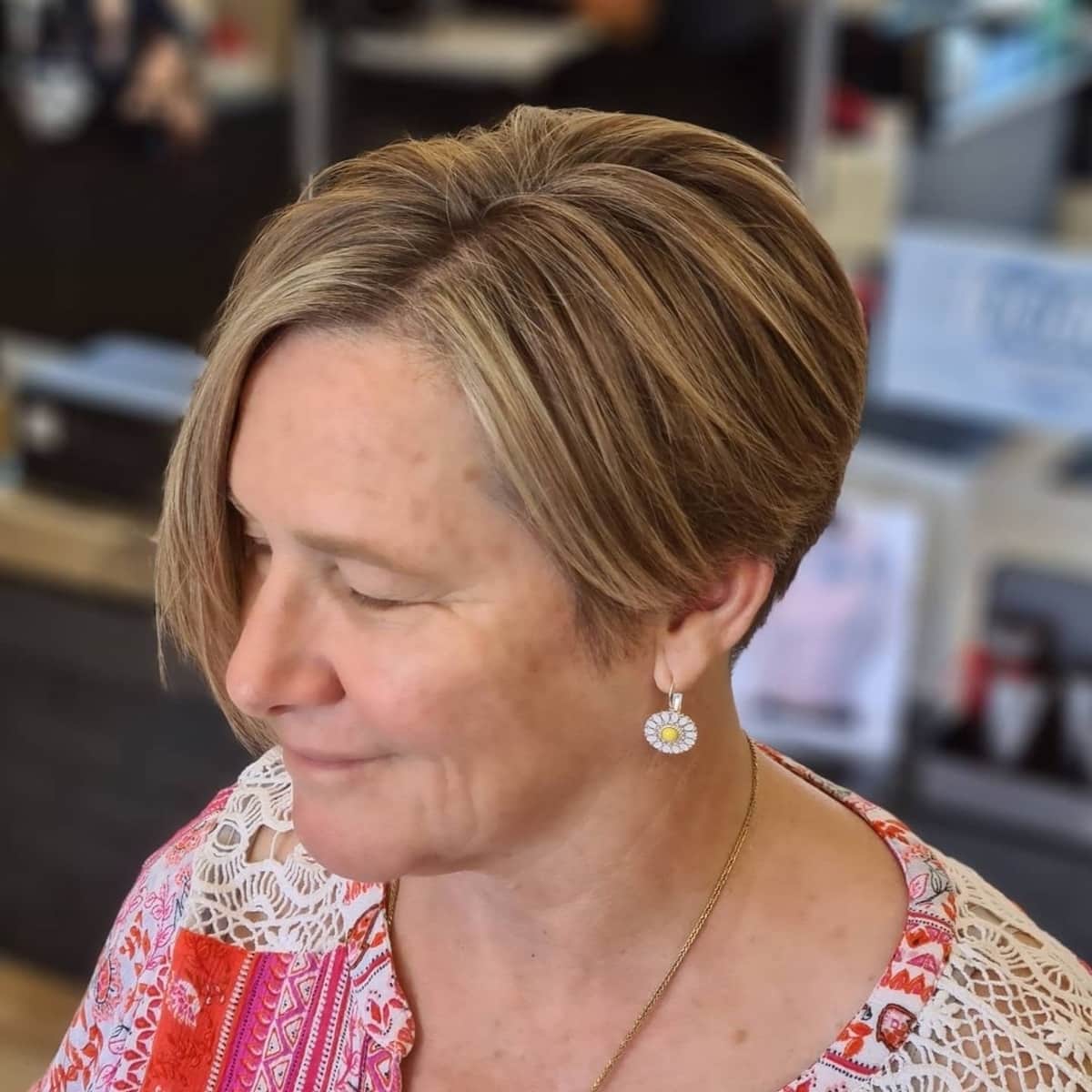 Bob hair is asymmetric for women more than 60