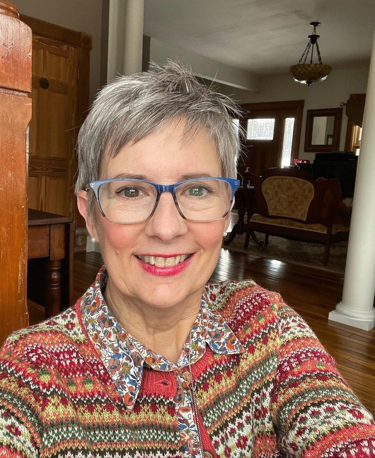Pixse haircuts for older women with soft hair and round face
