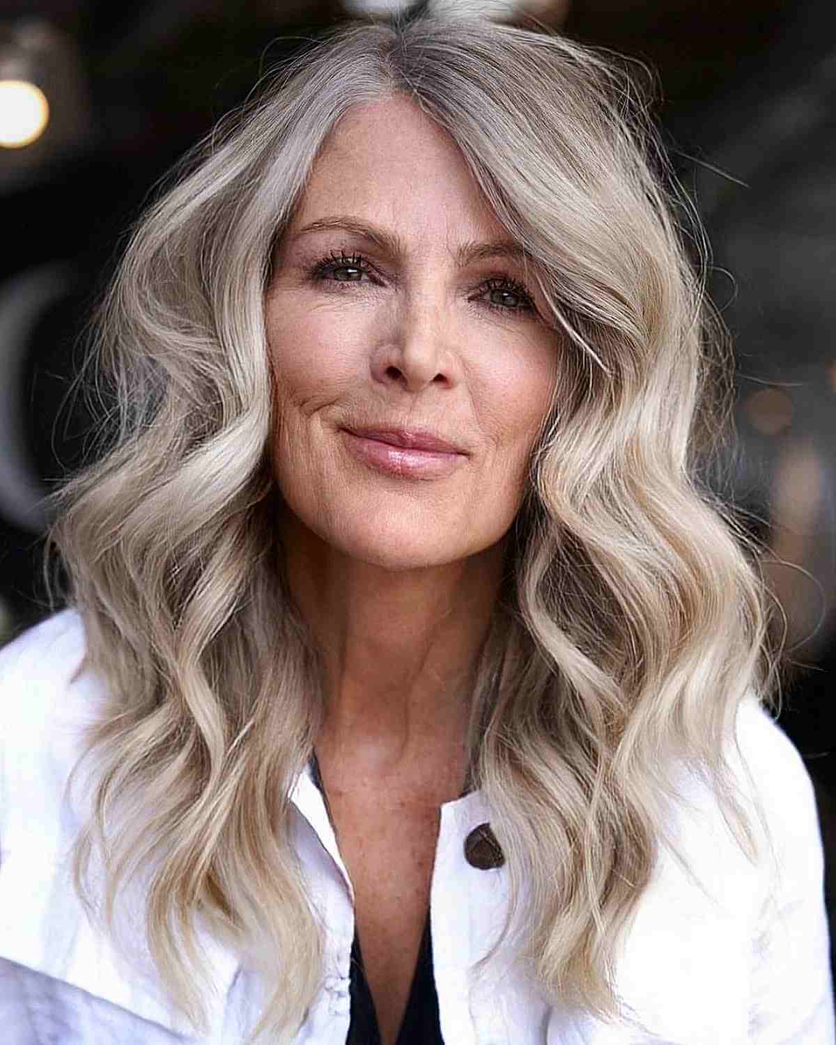 Average wavy hair with a side part of the 60 -year -old women