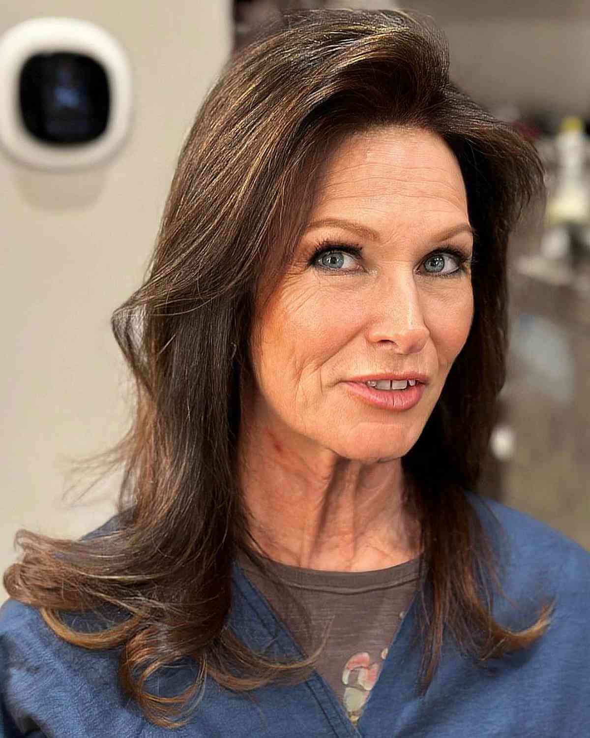 Hidden caramel on mid -length hair for children, aged