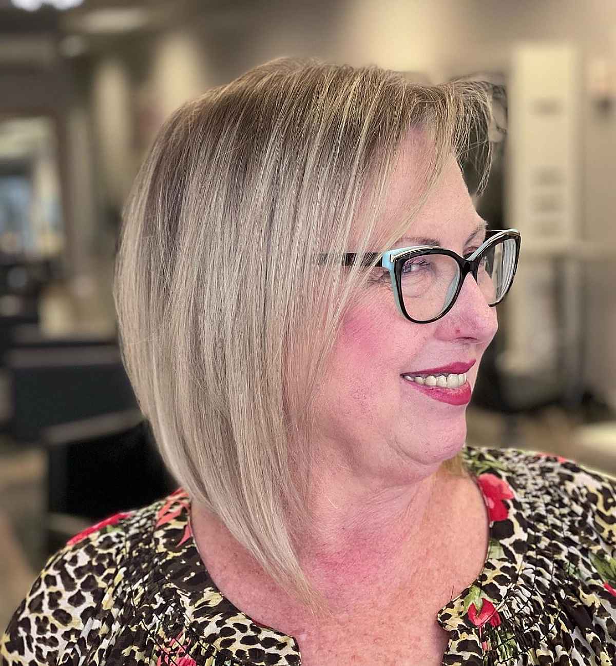 Bob a long tour of women more than 60 with soft hair