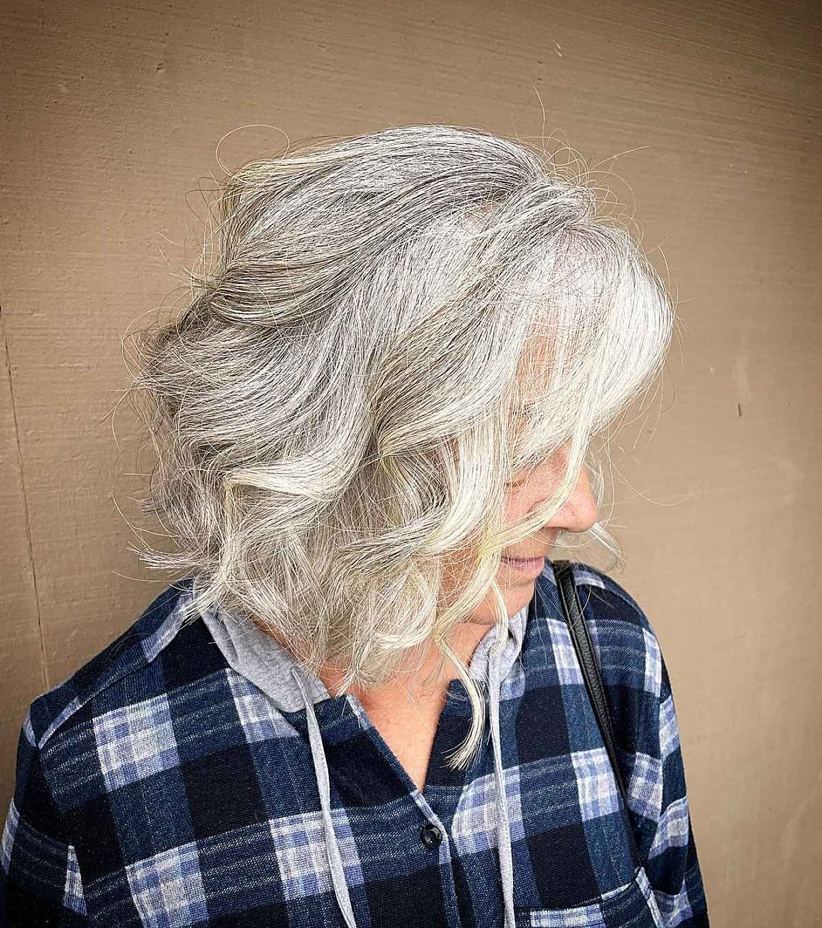 Loop decorated with soft curls for the past two elderly women