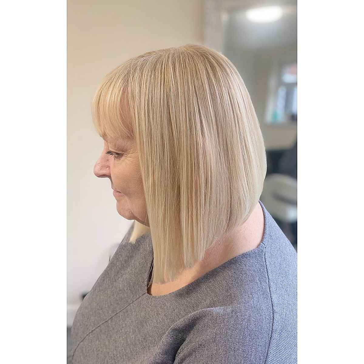 Bob inverted for a long time for round face shapes more than 60