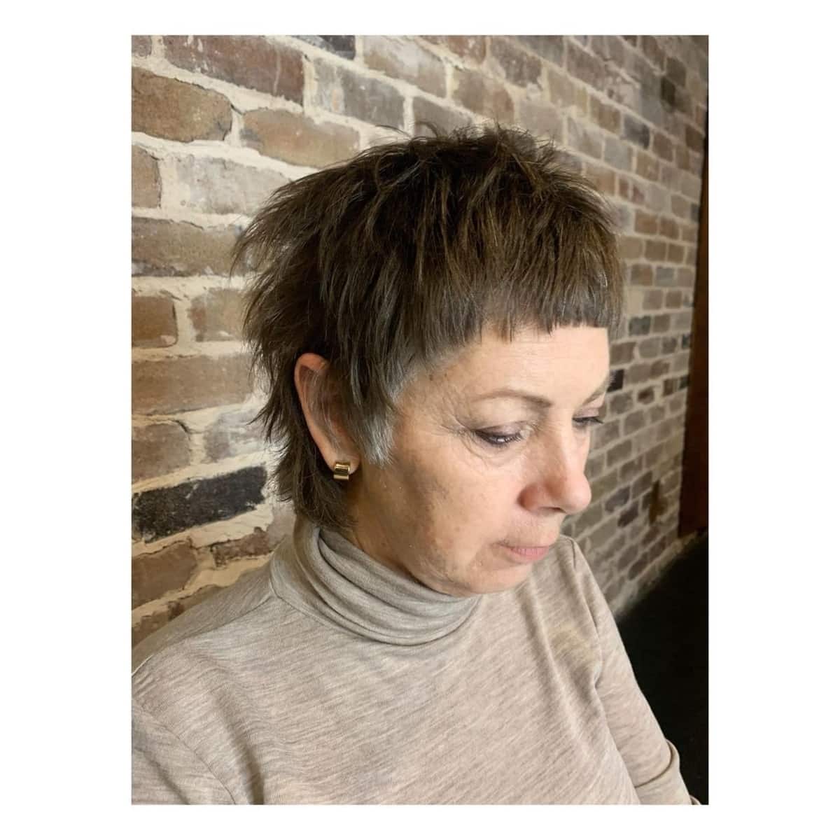Short short haircut with explosions for 60 -year -old women