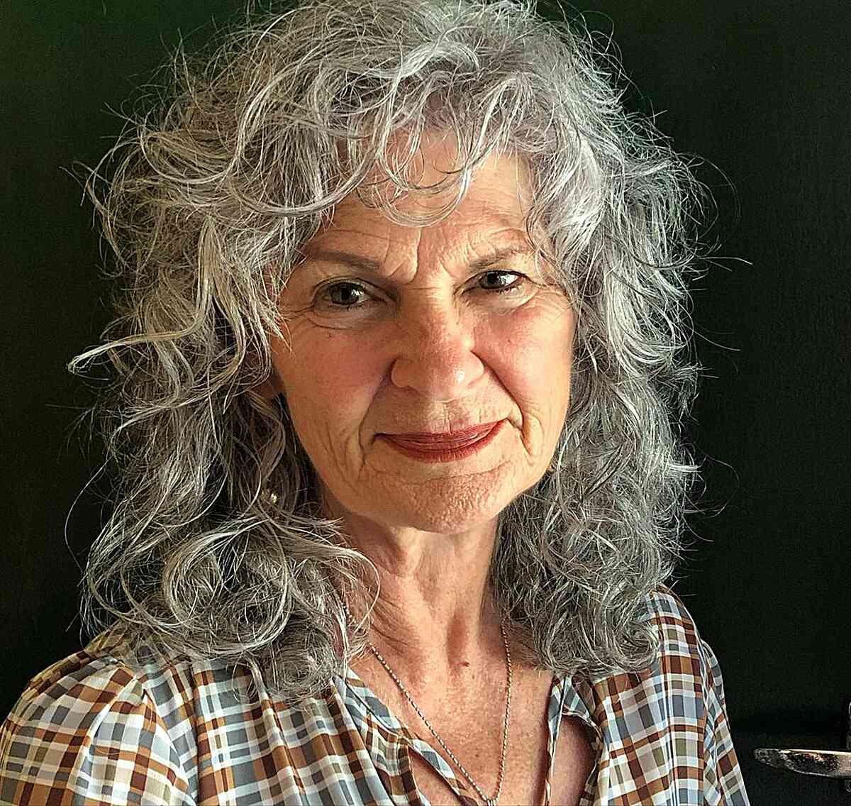Charity and curly curly bangs for women in the 1960s with shoulder hair length