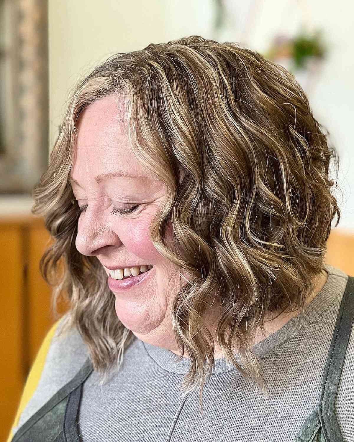 Wavy Bob graduates for women plus size