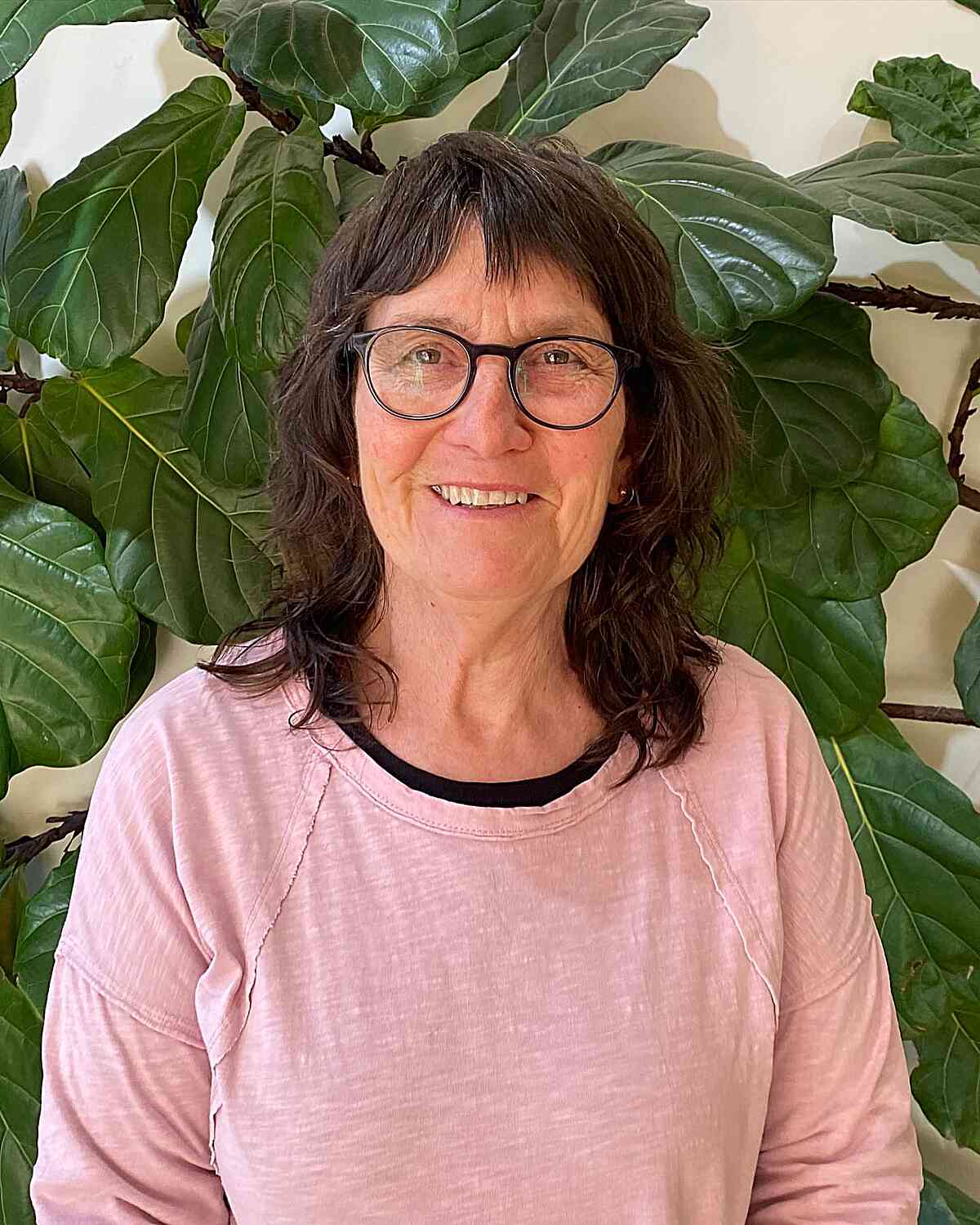 Medium layers with medium layers with a short margin for older women above 60