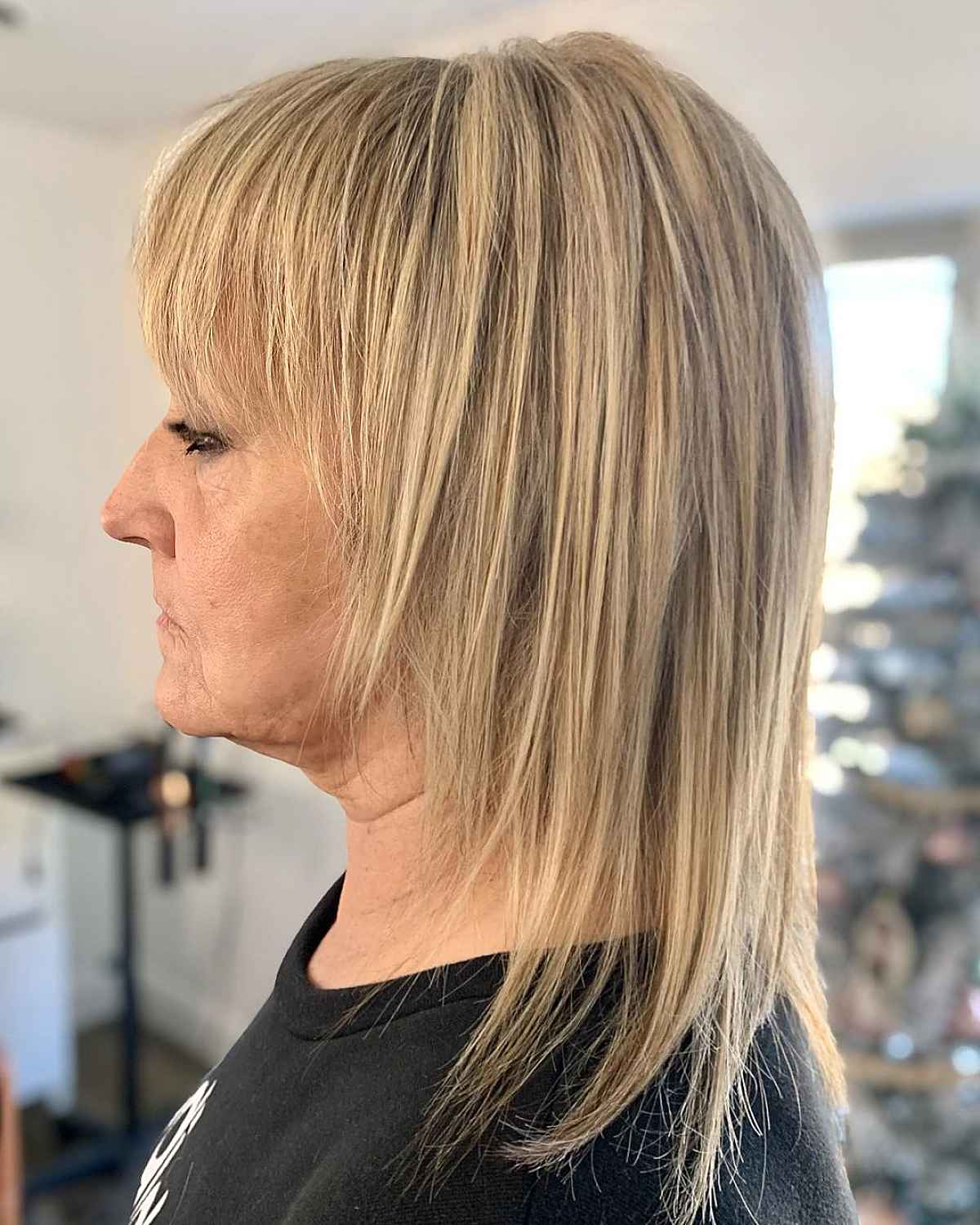 Medium length straight with volatile explosions for women more than 60