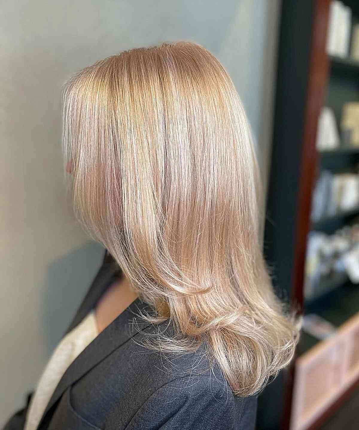 Platiner -Erdbererblonde Balayage Hair with medium layers