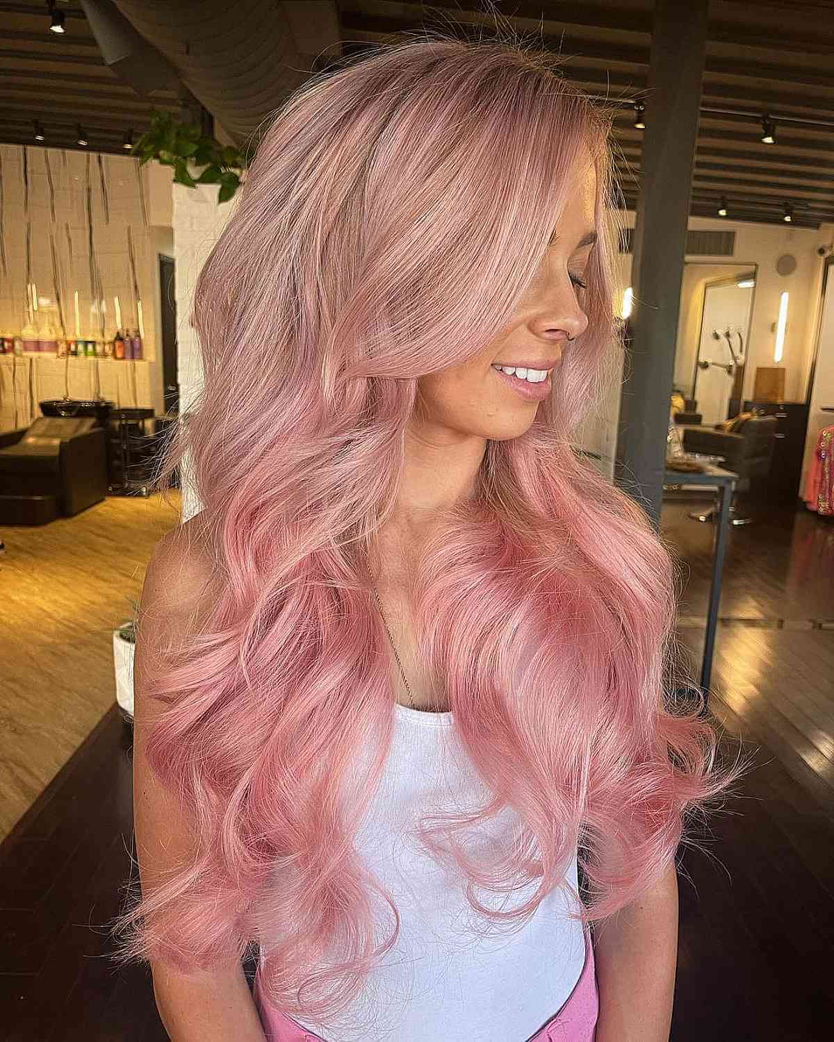 Sexy lange Haare mit hellrosa Balayage