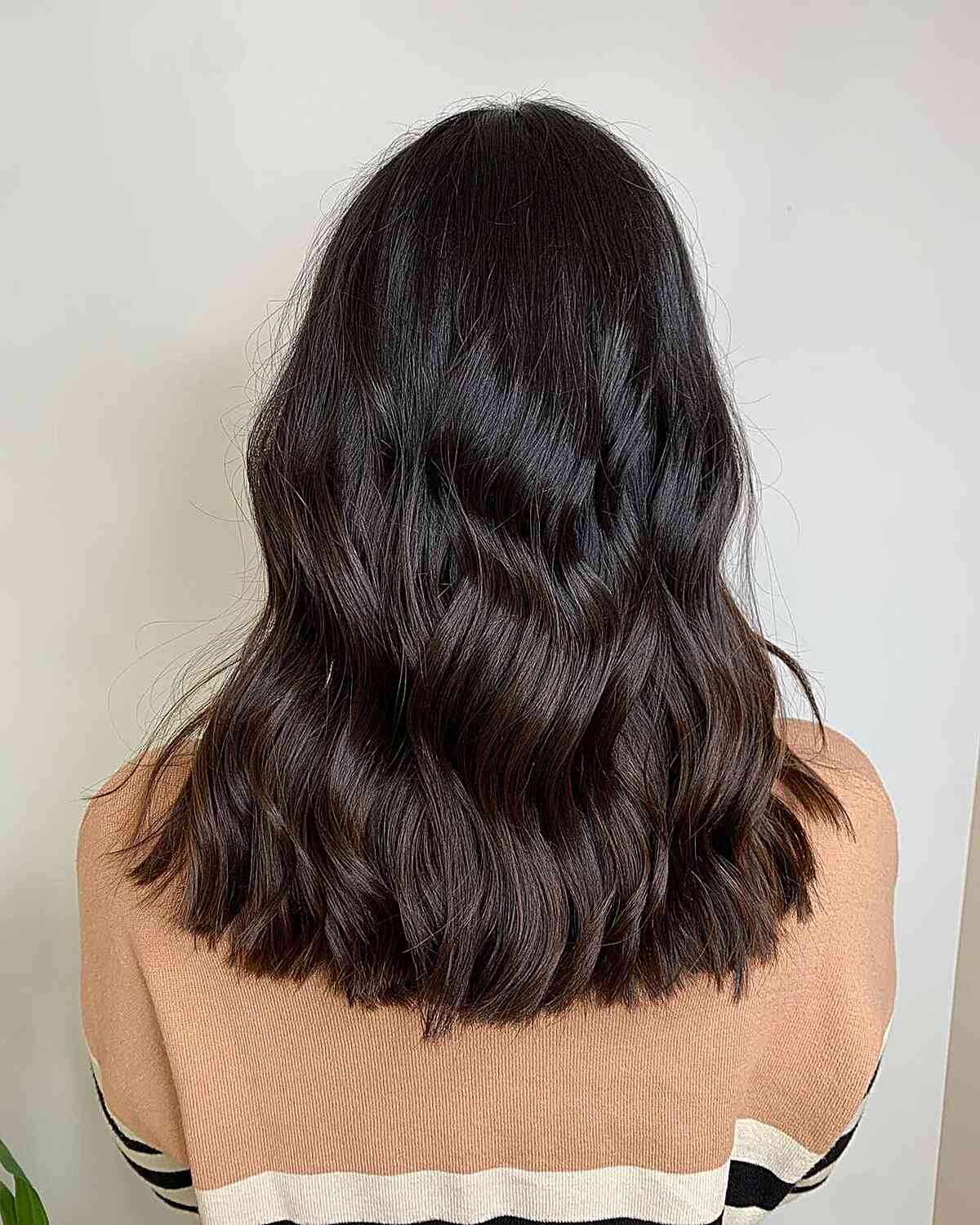 Mittellange Choco Balayage für natürliches dunkles Haar