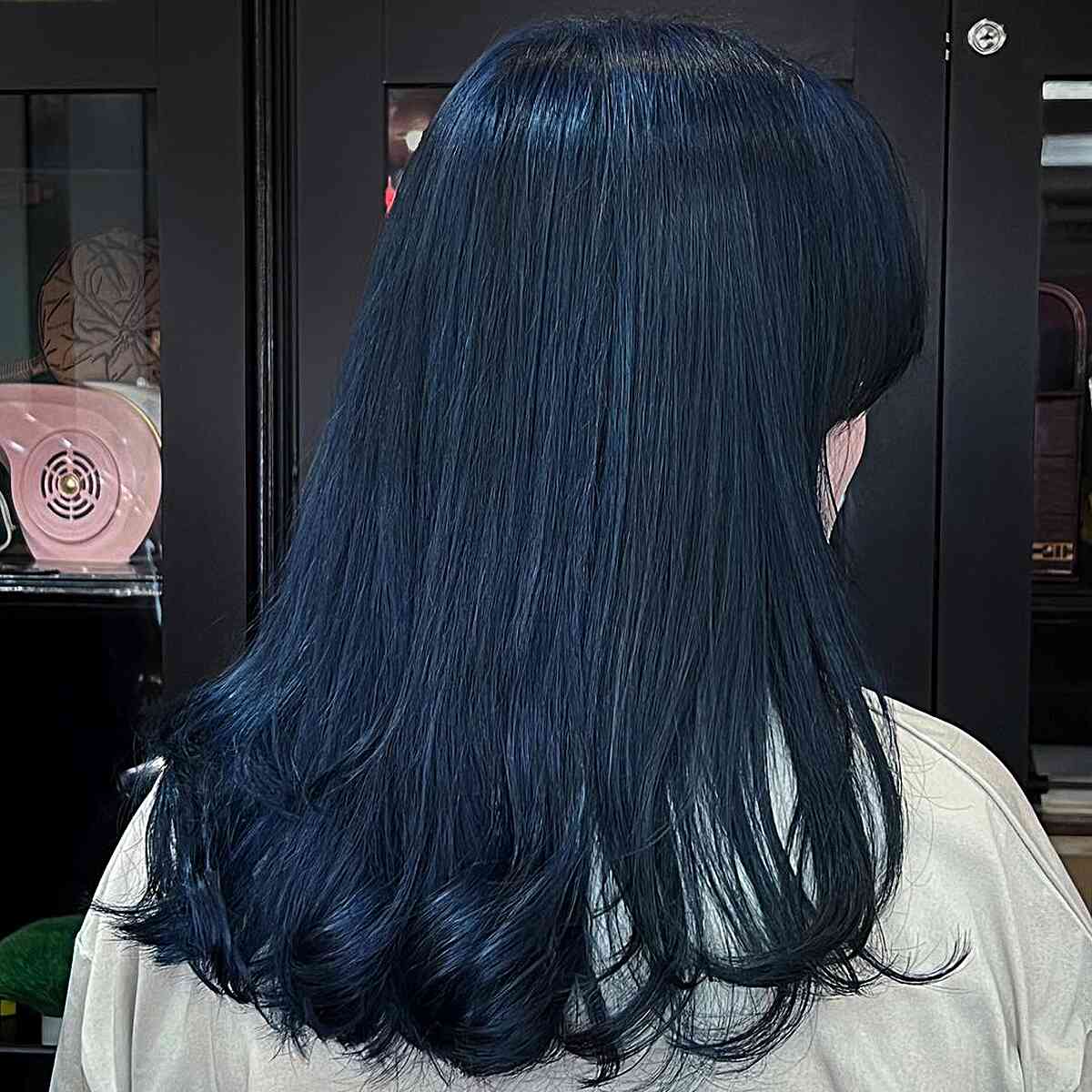 Deep ocean blue medium -sized hair