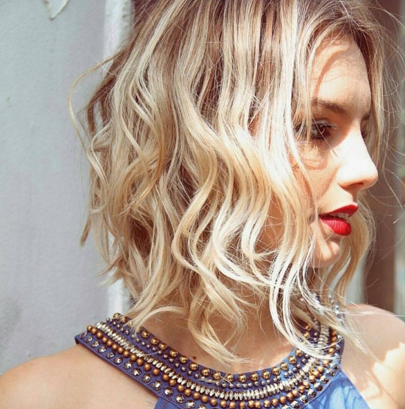 The chaotic hairstyle, wavy