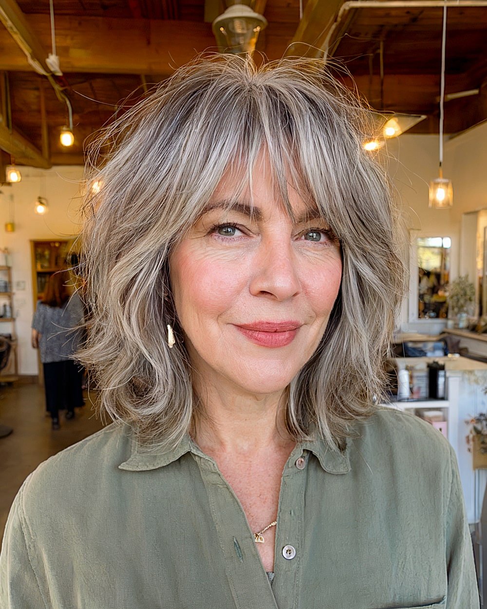 Cut the hair hair with a tight and gray layers for women more than 60