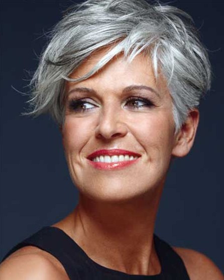 20 wonderful short hairstyles for older women: cut Pixi hair with long bangs