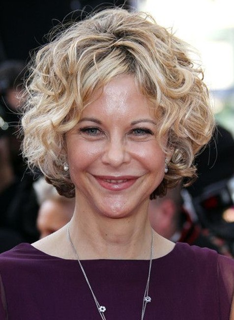 20 short haircuts for older women: MiG Ryan hairstyle