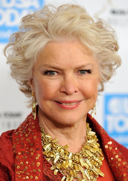 20 short hairstyles for older women: messy hairstyle for women more than 50
