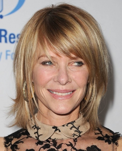 20 short hairstyles for older women: straight Bob haircuts with side bangs