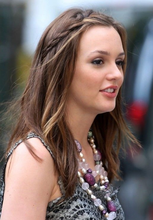 Gentle hairstyles for girls: long straight hair