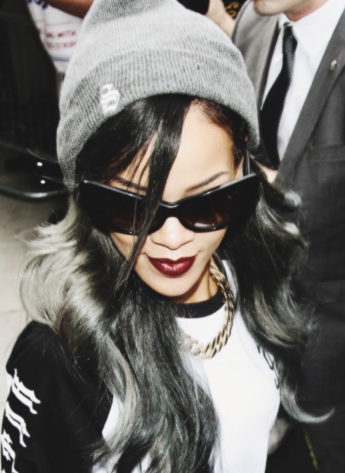 15 Rihanna Hairstyles: Different Haircut
