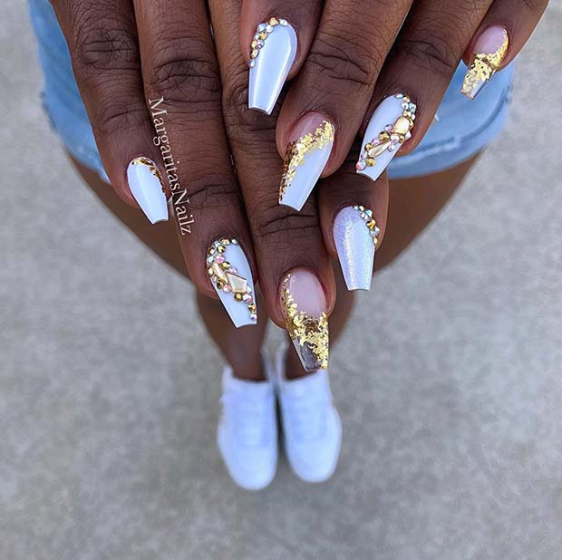 23 Best White and Gold Nails To Try Yourself
