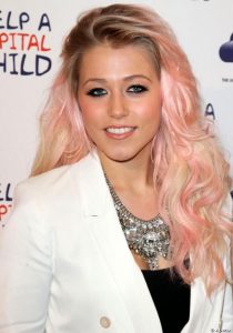 7 Amelia Lily Hairstyles