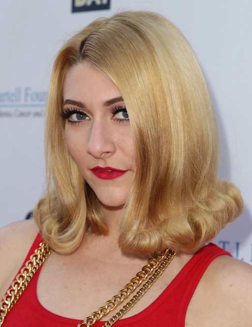 Emmy Hydeman's hairstyles 2014: Retroclete hairstyle for medium hair