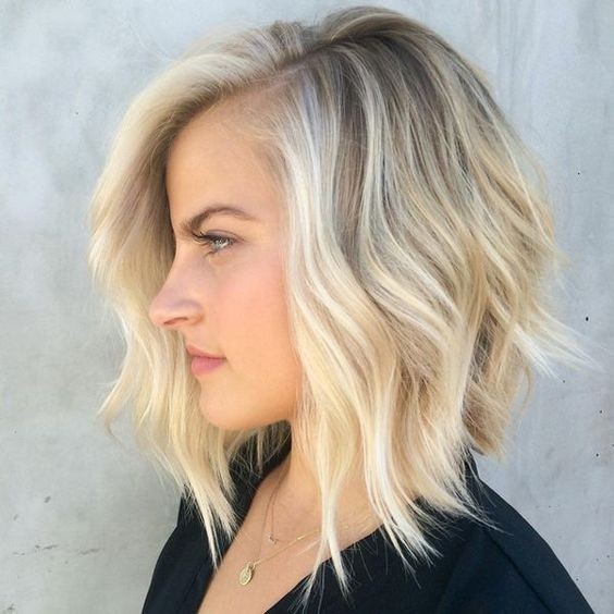 Blonde hairstyle lobes for thin hair