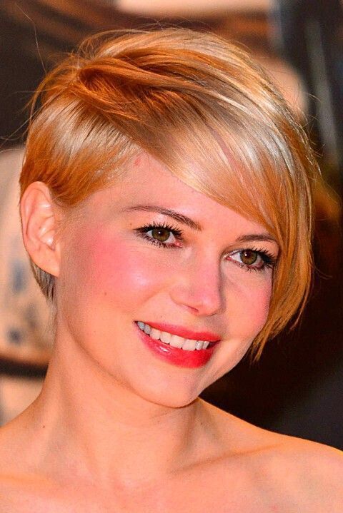 Top 10 Short Haircuts for Round Faces