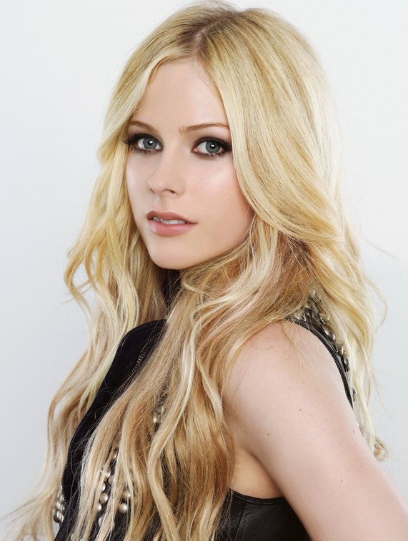 Avril lavigne facilitates long hair
