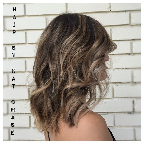Medium hairstyles for thick hair - the most prominent blond blonde on medium hair