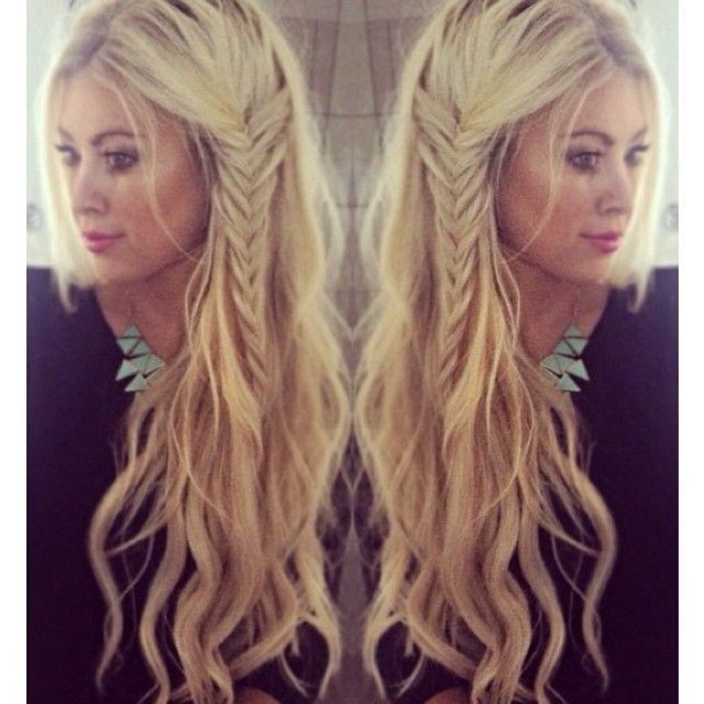 Beach waves with side braid: Boho hairstyles