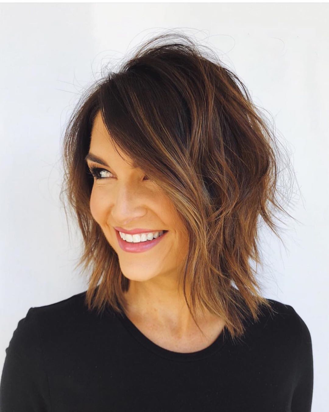 Beautiful daily shoulder haircuts for your lighting - medium hairstyle for women