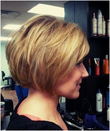 Best short Pop haircuts for women: side display