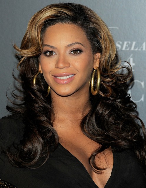 Beyonce Nolls Long Hairstyles: curls with the explosions side