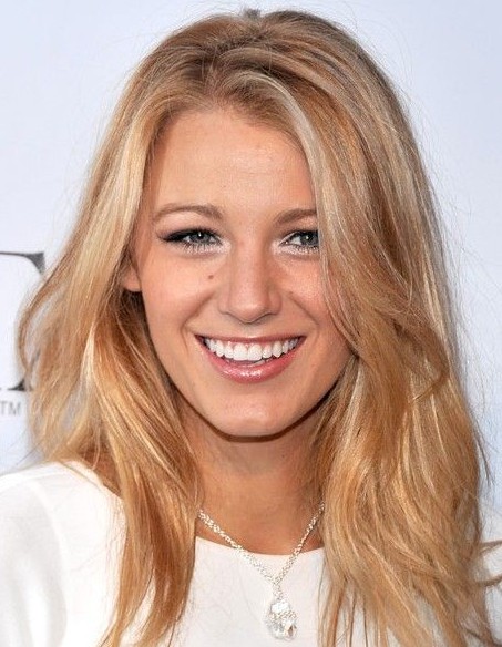 Blake Lively’s Long Hairstyles: Blonde Straight Hair