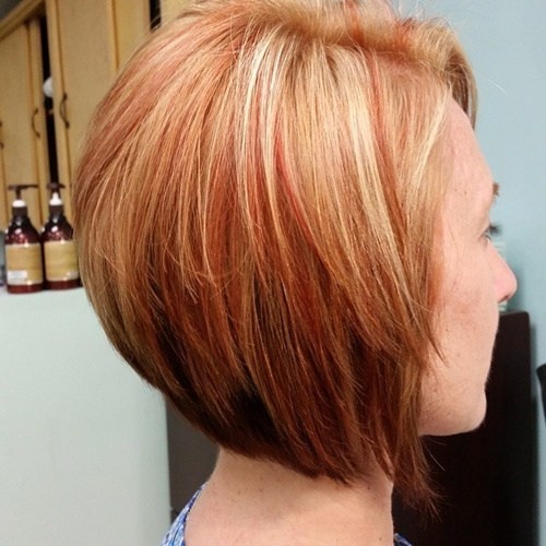 Blond hairstyle Bob with the most prominent red - straight short haircut for women